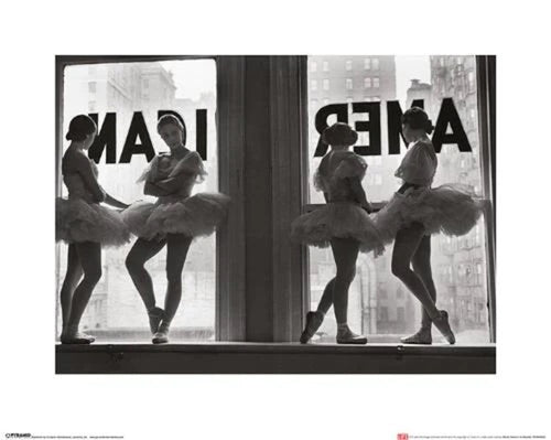 Affiche Art Time Life Ballet Dancers In Window 50x40cm Pyramid PPR43063 | Yourdecoration.fr