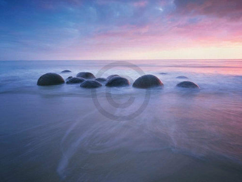 Popp Hackner  Moeraki Boulders affiche art 80x60cm | Yourdecoration.fr