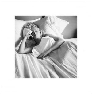 Pyramid Marilyn Monroe Bed affiche art 40x40cm | Yourdecoration.fr